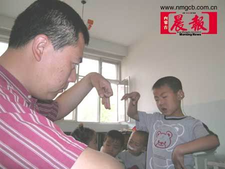 组图:聋儿的无声世界